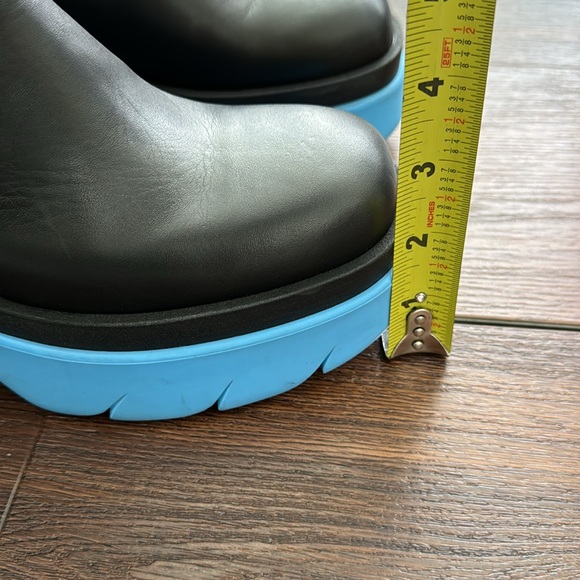 Unlace Italian NWOT Leather with Blue rubber bottom. No box - Picture 6 of 10